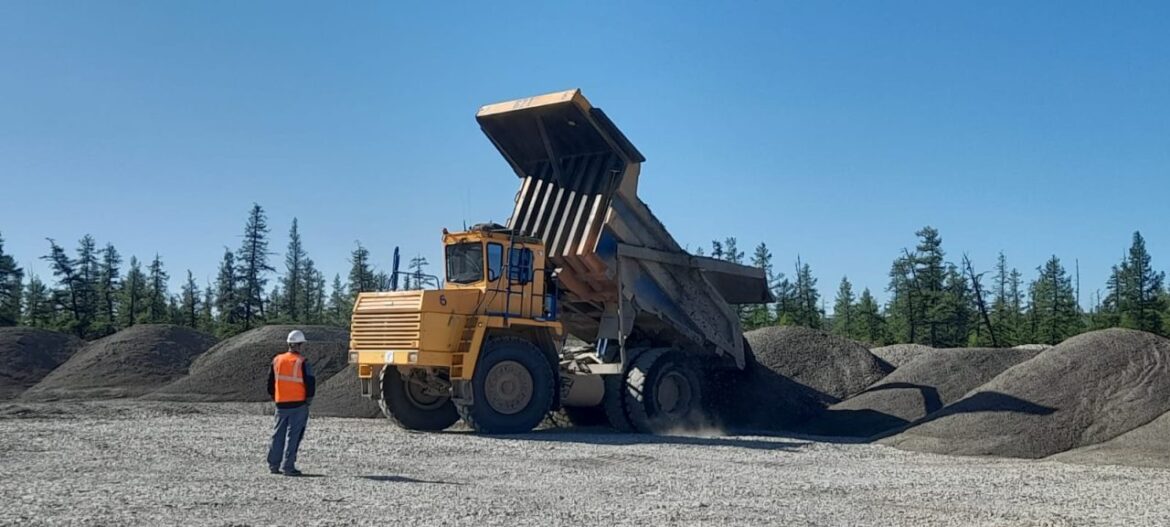 4-karernyj-truzhenik-belaz-v-rabote.-foto-a.rudyh-1280×576-1